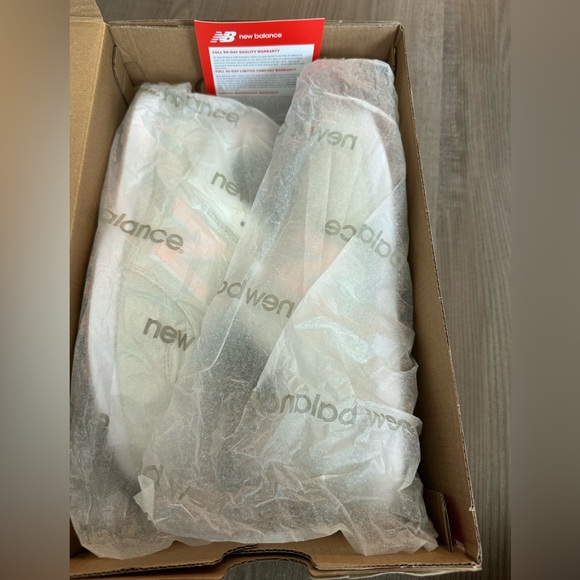 New Balance Women's Sneakers in Light Grey and Pink - Picture 8 of 9